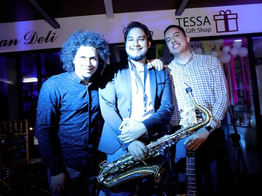 Tom Coffee Bar y Lounge abre sus puertas