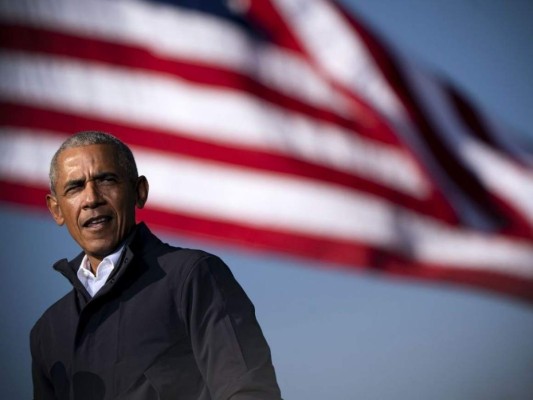 Barack Obama: 'La historia recordará este día de violencia en el Capitolio, incitado por un presidente que continúa mintiendo sobre los resultados de unas elecciones justas, como un momento de gran vergüenza y deshonra para nuestra nación. Ese partido político ha sido incapaz de decirle la verdad a sus seguidores: que Joe Biden tendrá su toma de posesión el 20 de enero. Su fantasía se ha alejado por completo de la realidad. Ahora estamos viendo las consecuencias'.