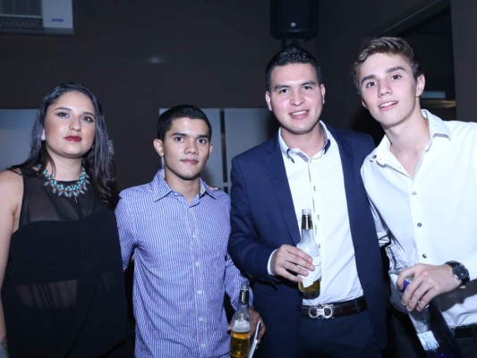 Apertura Up Lounge y Club
