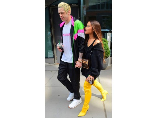 Ariana Grande y Pete Davidson adoptan a su primer “bebé”