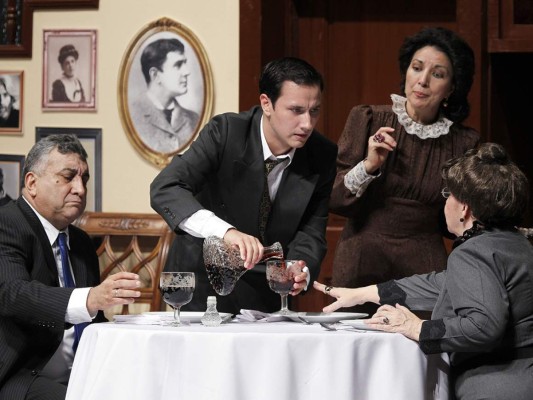 Círculo Teatral Sampedrano estrena 'Arsénico y encaje antiguo'  