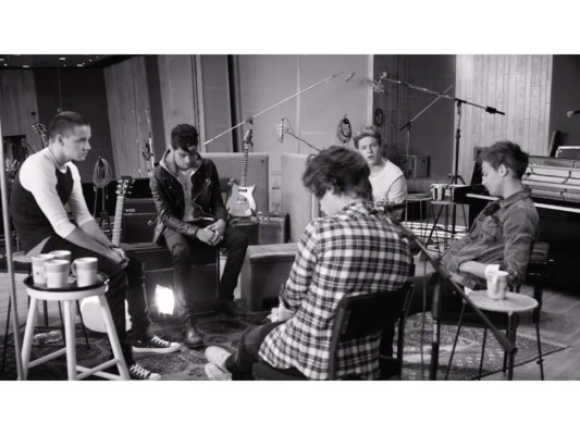 Esta canción es de las favoritas de los fans. En octubre del mismo año One Direction sacó Little Things, el segundo sencillo del álbum. Ésta se volvió la segunda canción de la banda en alcanzar el número uno en Reino Unido. Cabe recalcar que también la cantaron frente a la Familia Real Británica en el Royal Variety Performance.<br/>
