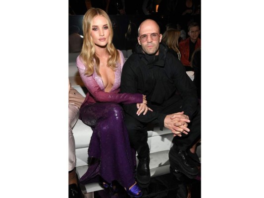 Rosie Huntington-Whiteley y Jason Statham en la pasarela de Tom Ford<br/>