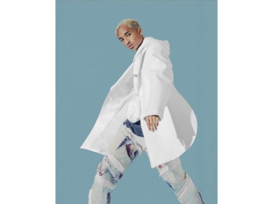 Jaden Smith<br/>Lo conocimos de pequeño en Karate Kid y lo hemos visto crecer a un excelente artista. Jaden es un actor como su padre, el inolvidable Will Smith, pero decidió expandirse al mundo de la música como compositor, cantante, y rapero. Se maneja cercanamente con las Kardashian y otras celebridades como Justin Bieber. GQ escribió un artículo sobre cómo Jaden ha redefinido la moda y la ha llevado a otro nivel.
