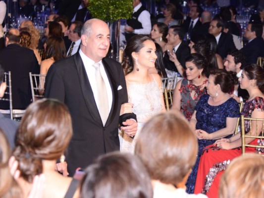 Glamorosa gala de la Escuela Internacional Sampedrana