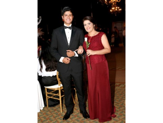 Desfile de los Seniors 2017 Del Campo International School