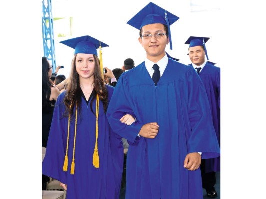 La graduación de los seniors 2016 de Macris School