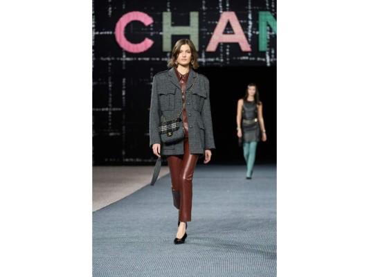 Confirmada la temporada del tweed en la pasarela de Chanel Otoño/invierno 2022