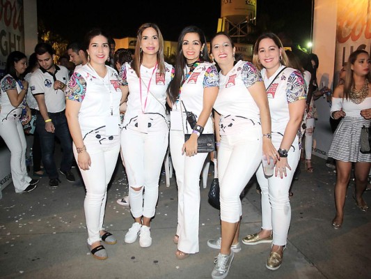 Jackie Ramírez, Ilse Suazo con Andrea Quintana, presidenta de la Fundación Hondureña para el Niño con Cáncer, capitulo San Pedro Sula, Marcela Bendaña y Elisa Kattán. Foto:Gerson Alachán