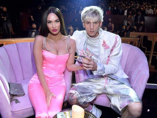 ¡Megan Fox y Machine Gun Kelly se comprometen!