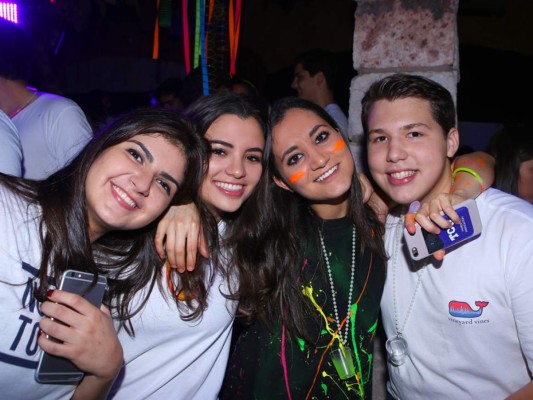 Neon Party por una noble causa