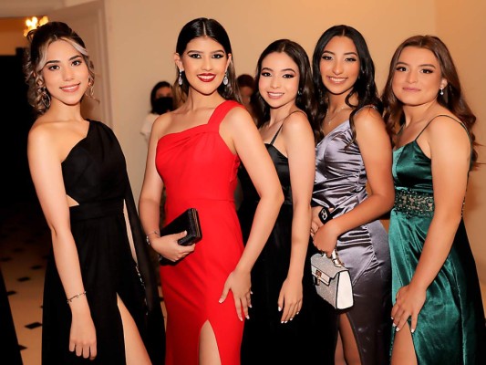Alexandra Girón, Allison Romero, Giuliana Williams, Nelly Rivera, Amy Flores