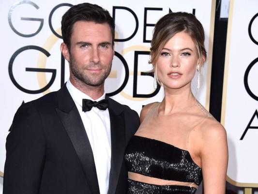 Adam Levine y Behati Prinsloo se encuentran felices tras la confirmación del embarazo.