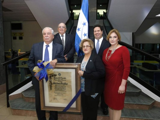 Brindis por Martha Susana Oviedo