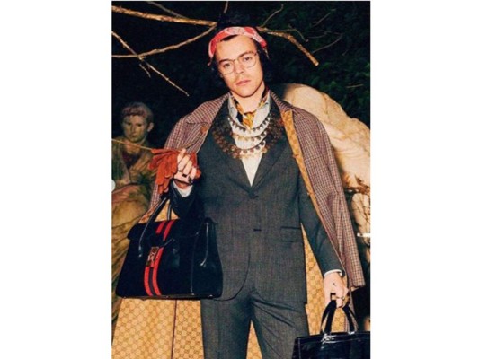 Harry Styles protagoniza nueva campaña de Gucci, con cerdos y cisnes