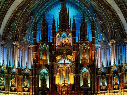 La iglesia posee cuadros invaluables y obras de arte magnificas. En su interior yacen obras maestras como “La visitación” de Jean Jouvenet de 1716 y “Santo Tomás de Aquino, fuente de la sabiduría” por Antoine Nicolas, de 1648, entre las más emblemáticas.