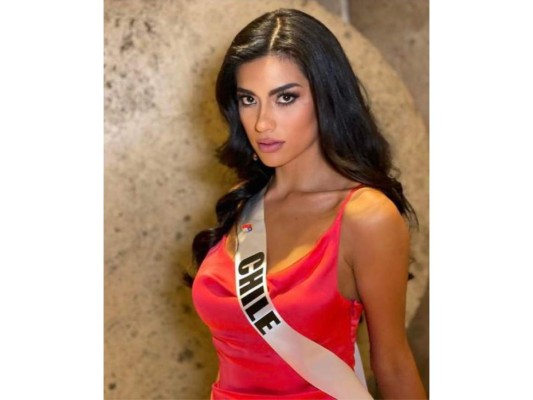 Miss Chile, Antonia Figueroa<br/>Tiene 25 años. Domina cuatro idiomas y se ha destacado en su país en varios deportes, especialmente con taekwondo, siendo cinturón negro y campeona regional.<br/>