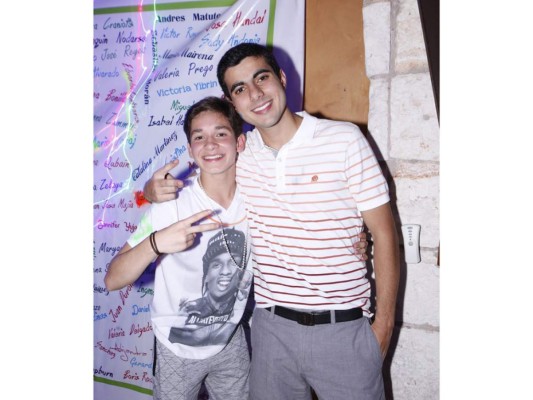 Neon party en residencia Andonie