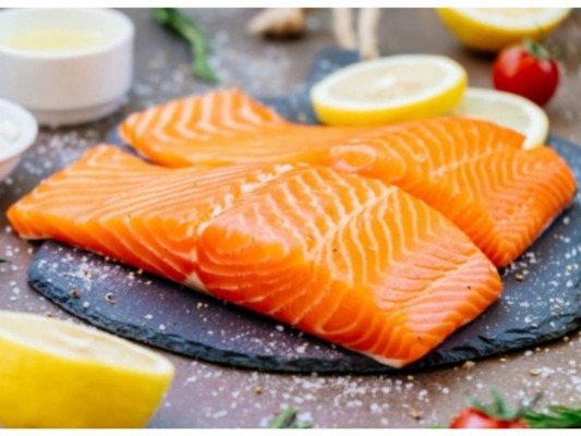 Omega 3: pescado, salmón, sardinas, caballa, anchoas y algas.