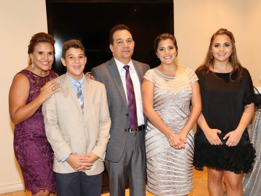 Compromiso de Daniella Valdés y Luis Matamoros