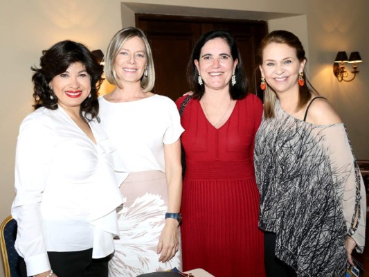 Paty Corrales, Elena Herreros, Marilia Bulhoes y Tita Suárez