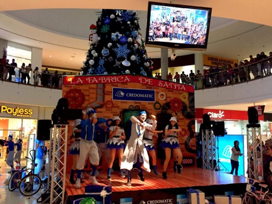 Credomatic enciende la Navidad en Metromall