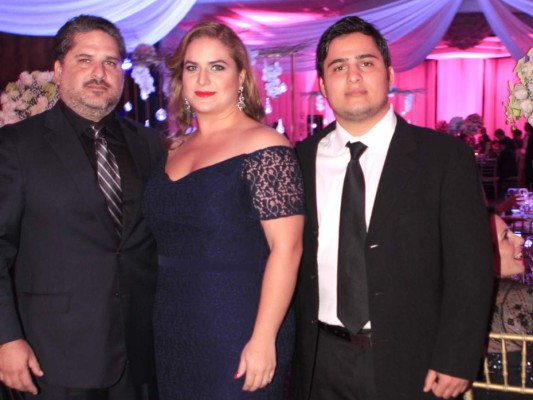 Stephanie Cordón y Fuad Hawit se casan  