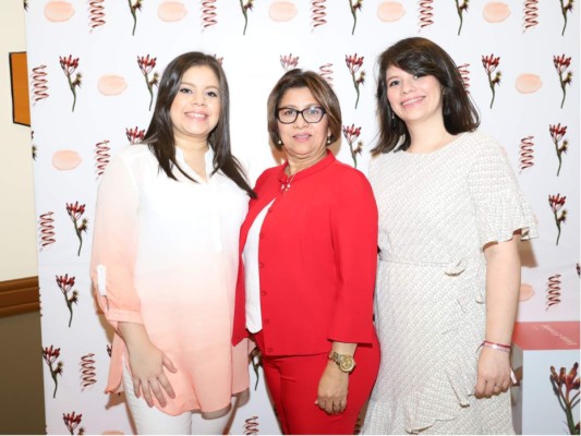 Melissa Cáceres, Deyanira Rubio, Jehime Lagos (Fotografías: Hector Hernández)