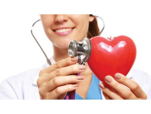 Mejora la salud del corazón: Algunos estudios han demostrado que el vinagre de manzana ayuda a reducir los triglicéridos en la sangre, el colesterol y la presión arterial lo que podría reducir el riesgo a desarrollar enfermedades cardiacas.