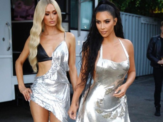Asistente de Paris<br/>Si bien puede parecer extraño ahora, no olvidemos que antes de KUWTK, Kim era en realidad la asistente de Paris Hilton.<br/>'Fue una gran mentora para mí', dijo Kim. 'Realmente estoy agradecida por mis experiencias con ella. Ella es una gran, gran razón de mi éxito'.<br/>