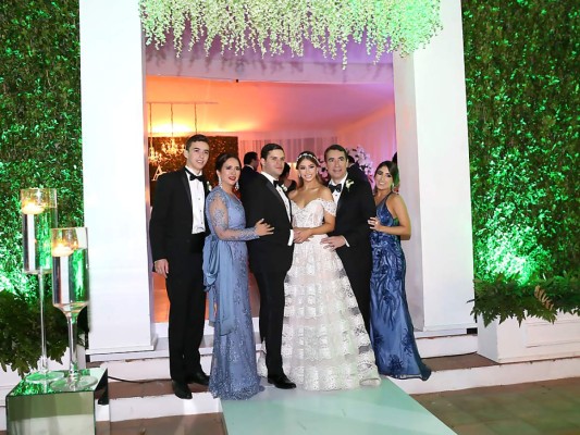 La recepción de la boda de Alejandra Amaya y Gabriel Castillo