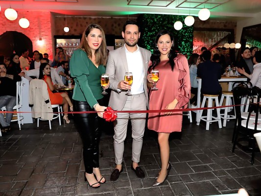 Carolina Perezdiez, Kervin García y Karen Osorio