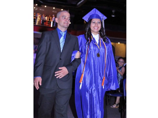 Emocionante noche de graduación de la International School