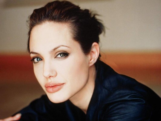 Angelina Jolie de vuelta a la soltería