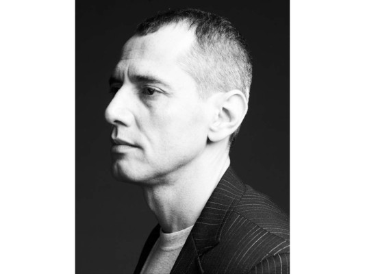 Peter Hidalgo. <br/>El diseñador murió a los 53 años. Peter vistió a celebridades como Kanye West, Usher, Nicki Minaj, entre otras.