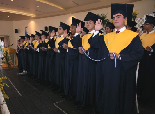 Entrega de títulos La Estancia School