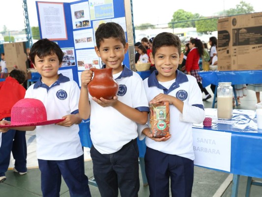 Feria de Identidad Nacional en Macris School