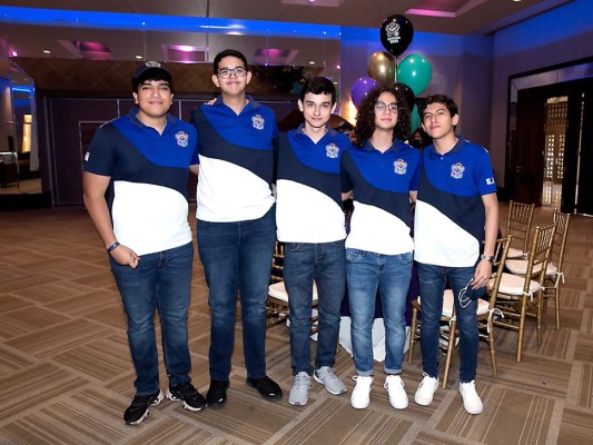Senior entrance de la Escuela Internacional Sampedrana 2022
