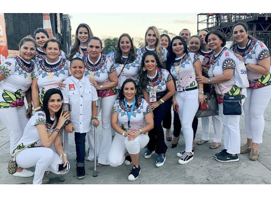 Andrea Díaz de Quintana junto al comité de apoyo de la Fundación Hondureña para el Niño con Cáncer del capítulo San Pedro Sula.