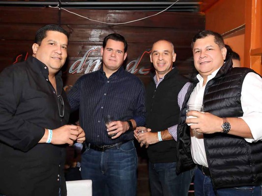 Mario Trochez, Ivan Vaca, Eduardo Villacorta y Roger Salinas