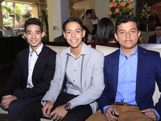 Alegre desayuno de los seniors del Instituto Valle de Sula