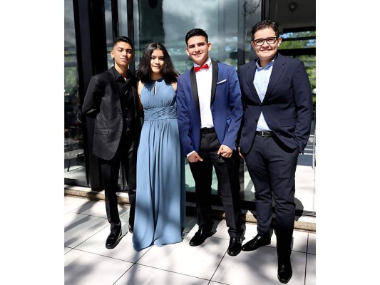 Diego Flores, Sofia Amaya, Carlos Dubón, y Javier Flores