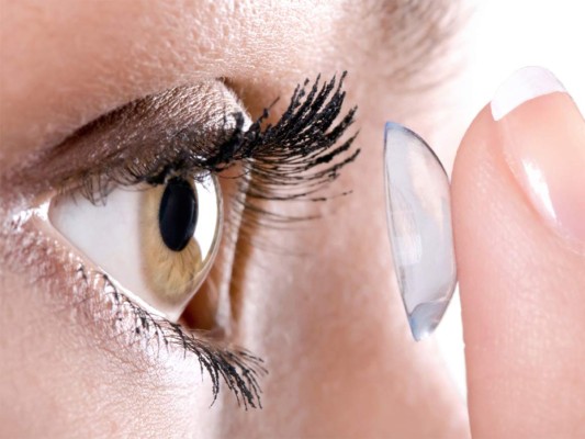#7 Uso excesivo de tus lentes de contacto