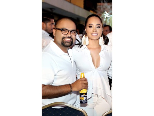 Chris Cardoza y Yessenia Marín