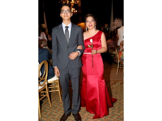 Desfile de los Seniors 2017 Del Campo International School