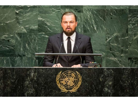 3. En septiembre del 2014, DiCaprio asistió a la cumbre sobre el cambio climático en las Naciones Unidas, al ser designado como Mensajero de la Paz.