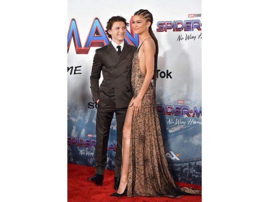 A pesar de haberles advertido que no iniciaran una relación, Zendaya y Tom Holland llevaron su amor más allá del SpiderVerse y formaron una hermosa pareja fuera de la pantalla.