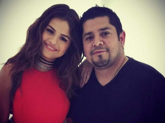 Curioso parecido de el padre y novio de Selena Gómez  