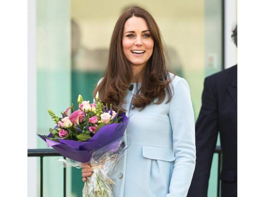 Podrían inducir parto de Kate Middleton