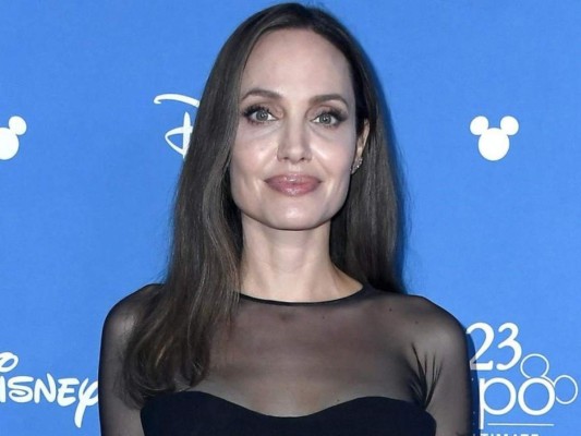 2. Angeline Jolie<br/>En el segundo lugar se ubica Angelia Jolie con 35 millones de dólares<br/>